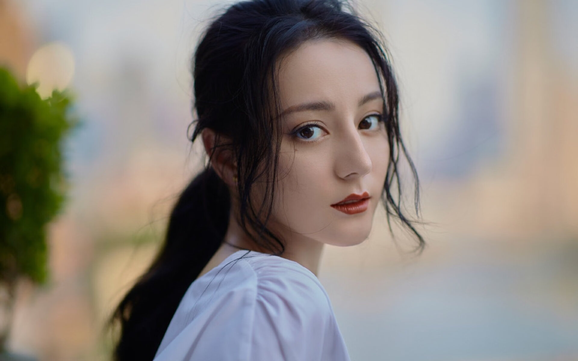 “2025世界运动会：运动舞蹈赛场，舞者以极限动作挑战完美姿态”